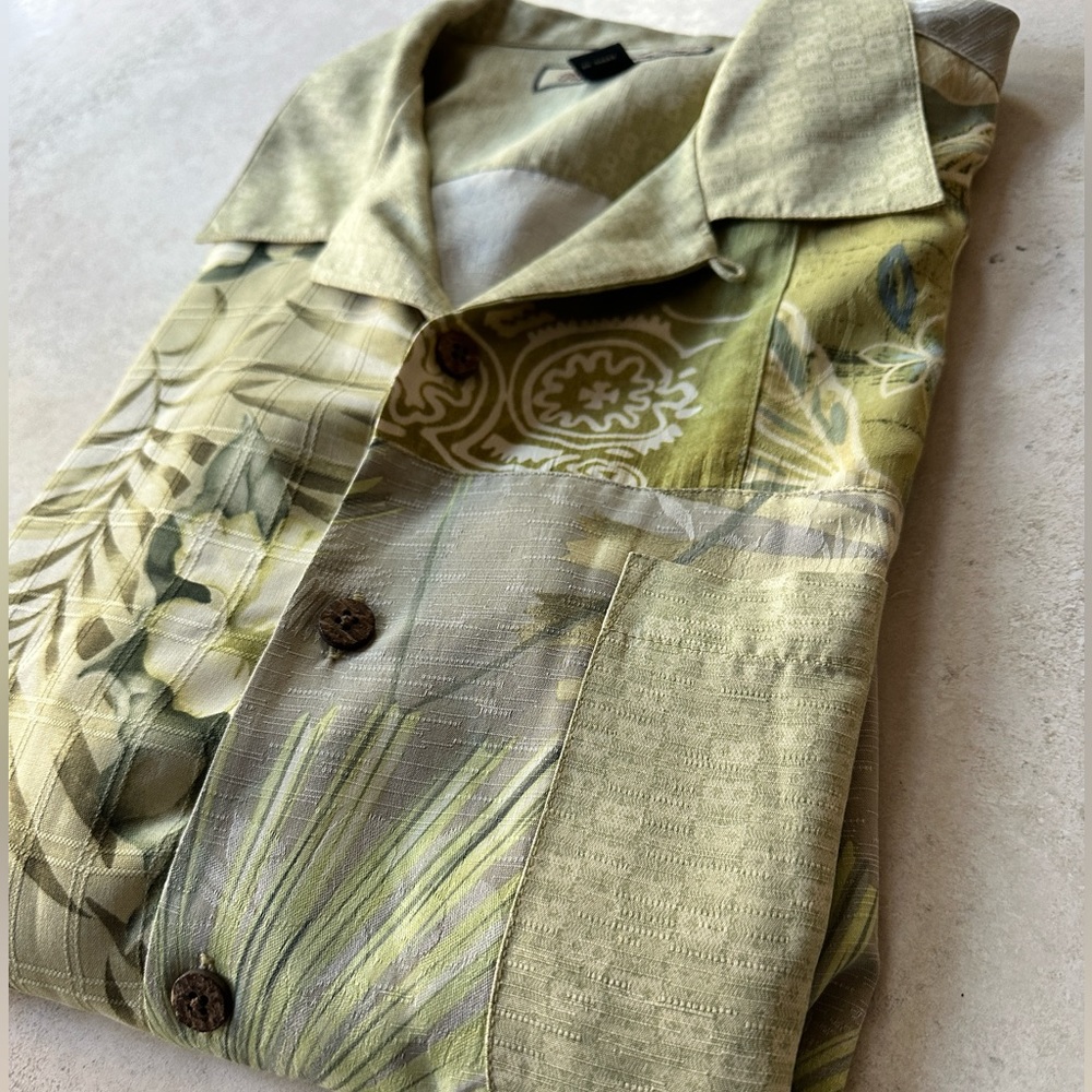 EUC Men’s Tommy Bahama Silk Aloha Shirt Size M